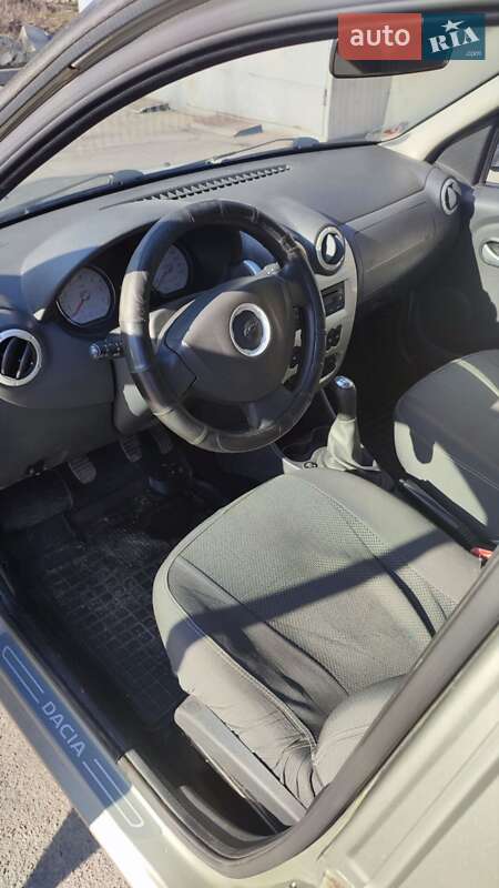Седан Dacia Logan 2008 в Ровно