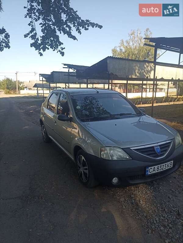 Седан Dacia Logan 2005 в Монастырище