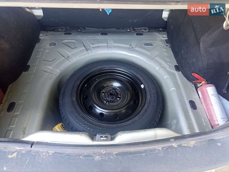 Седан Dacia Logan 2005 в Монастырище