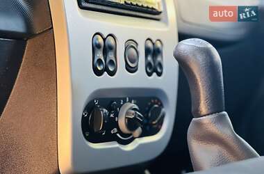 Седан Dacia Logan 2009 в 