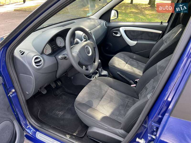 Седан Dacia Logan 2009 в Рівному