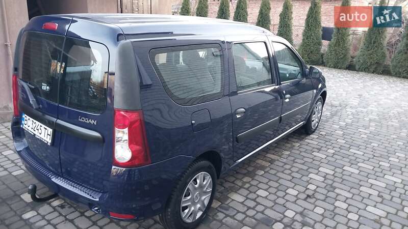 Седан Dacia Logan 2011 в Ходореві