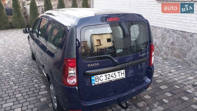 Седан Dacia Logan 2011 в Ходореві