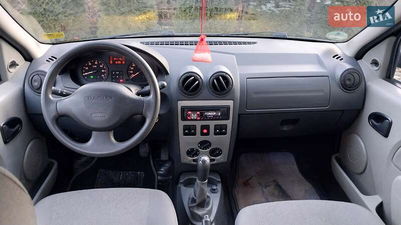 Седан Dacia Logan 2011 в Ходореві