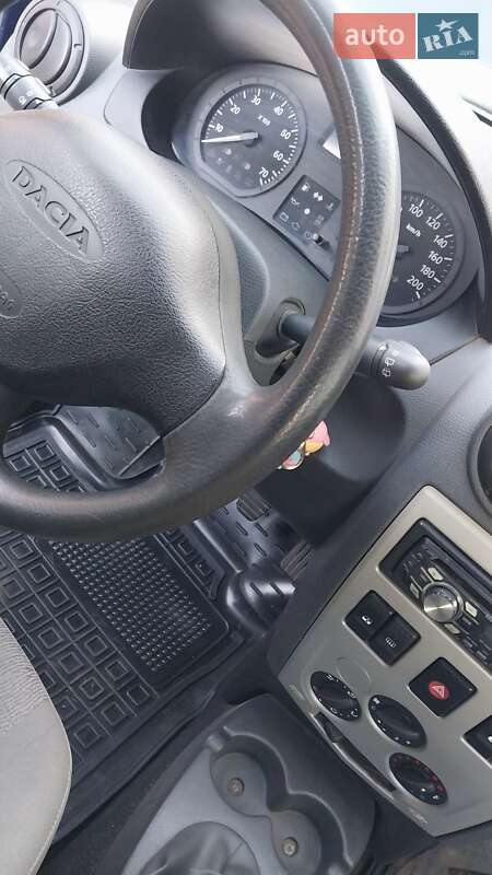 Седан Dacia Logan 2011 в Ходореві