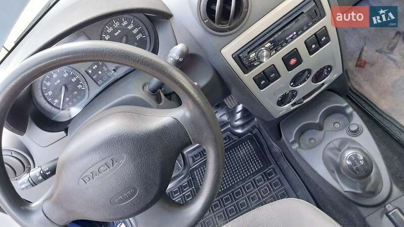 Седан Dacia Logan 2011 в Ходореві