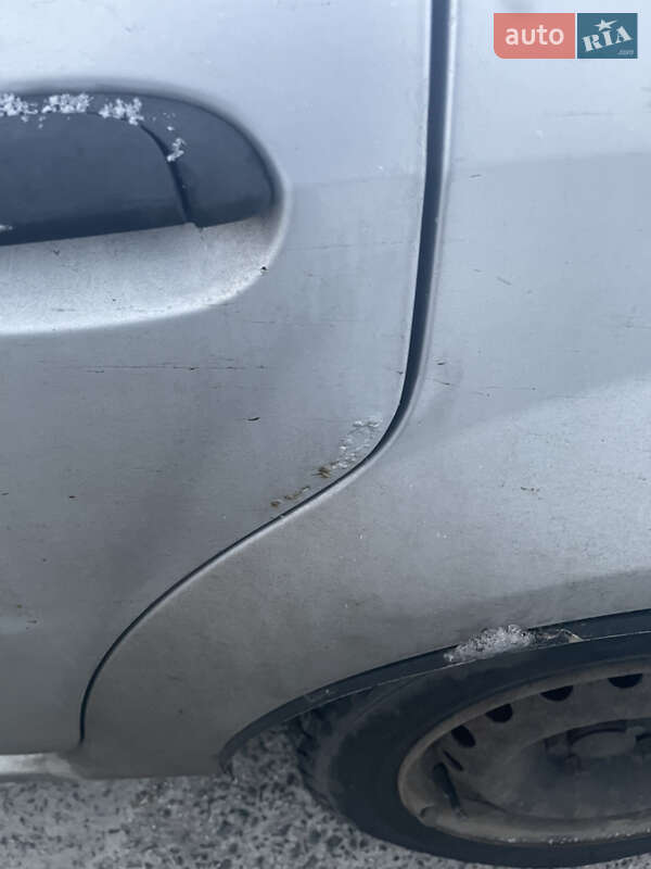 Седан Dacia Logan 2006 в Києві