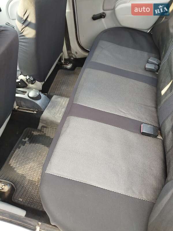 Седан Dacia Logan 2007 в Буську