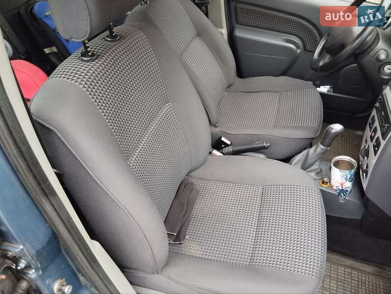 Седан Dacia Logan 2007 в Днепре