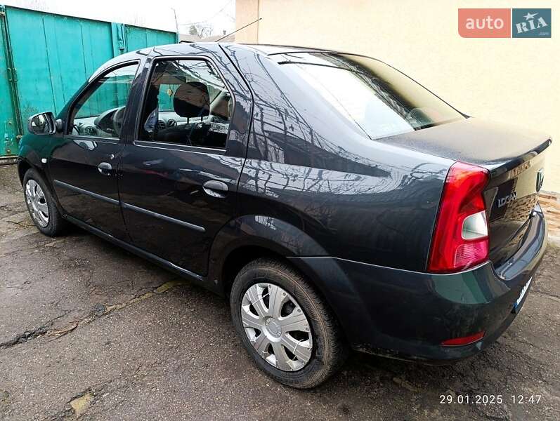 Седан Dacia Logan 2011 в 