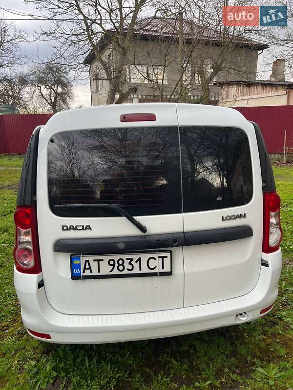 Седан Dacia Logan 2012 в Івано-Франківську
