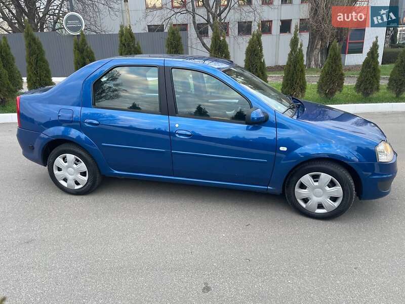 Седан Dacia Logan 2010 в Харькове