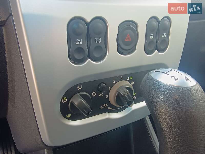 Седан Dacia Logan 2010 в Харькове