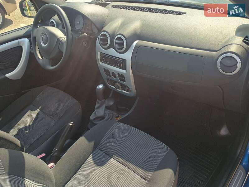 Седан Dacia Logan 2010 в Харькове