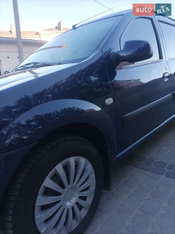 Седан Dacia Logan 2009 в Чорткові