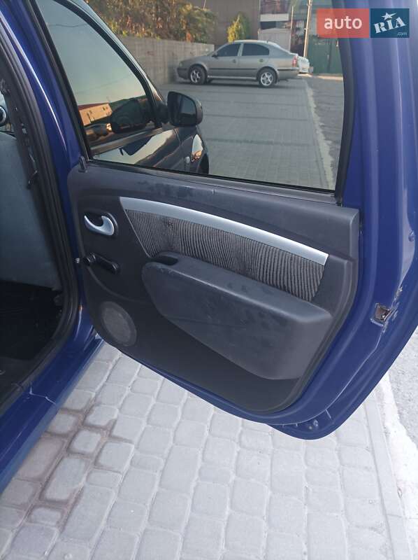 Седан Dacia Logan 2009 в Чорткові