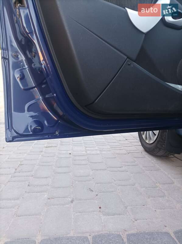 Седан Dacia Logan 2009 в Чорткові