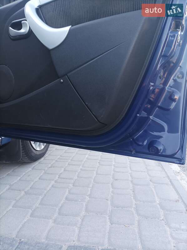 Седан Dacia Logan 2009 в Чорткові