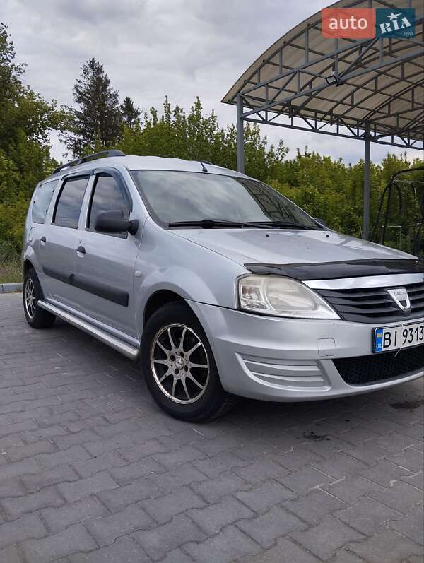 Седан Dacia Logan 2009 в Полтаві