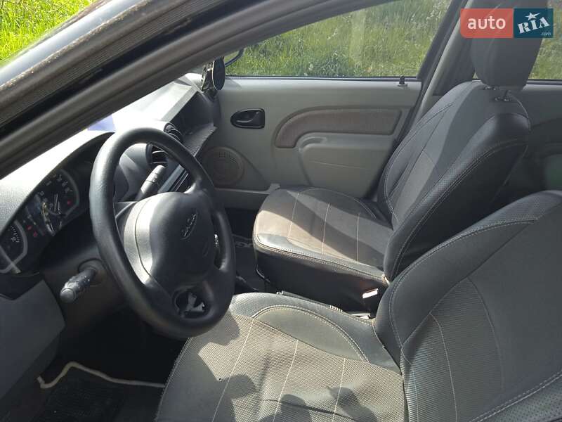 Седан Dacia Logan 2007 в Чернигове