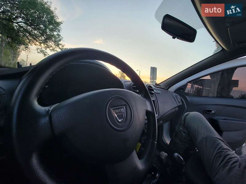 Седан Dacia Logan 2015 в Кропивницком