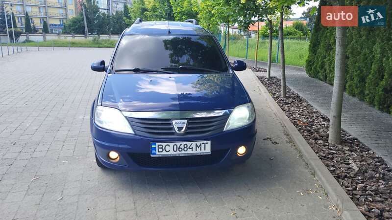 Седан Dacia Logan 2009 в Малехові