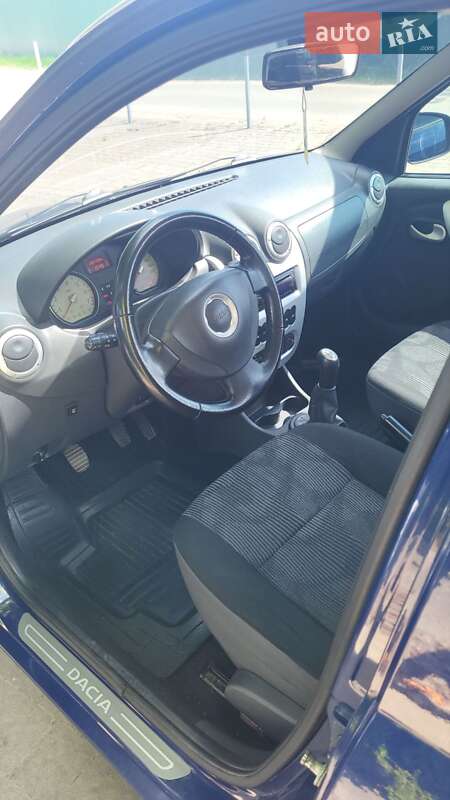 Седан Dacia Logan 2009 в Малехові