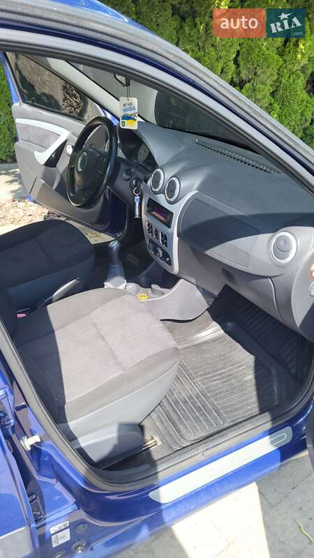 Седан Dacia Logan 2009 в Малехові