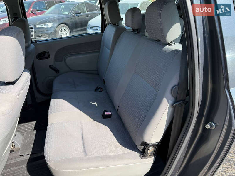 Седан Dacia Logan 2008 в Коломые