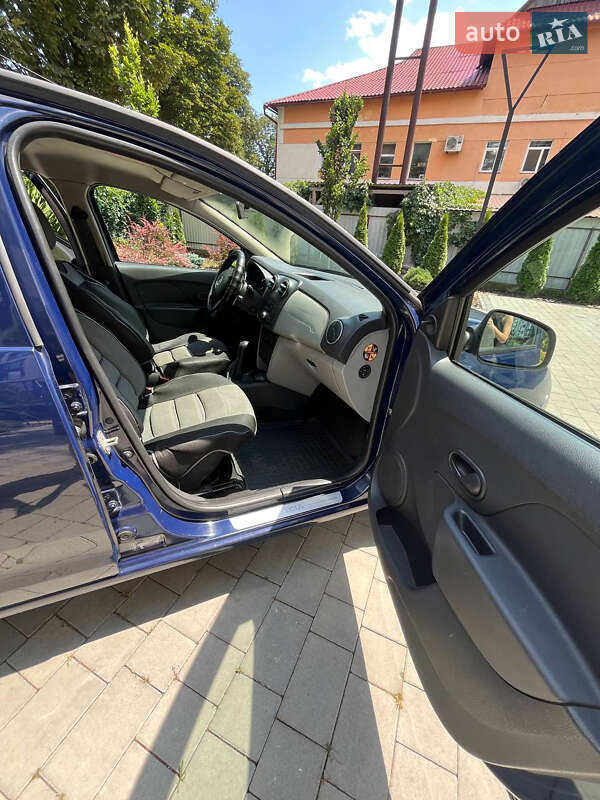 Седан Dacia Logan 2013 в Ивано-Франковске