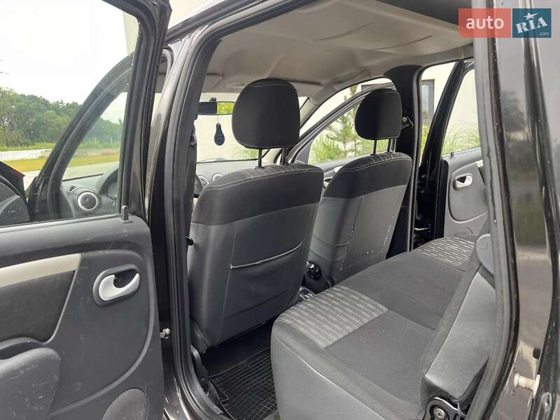 Седан Dacia Logan 2012 в Луцке