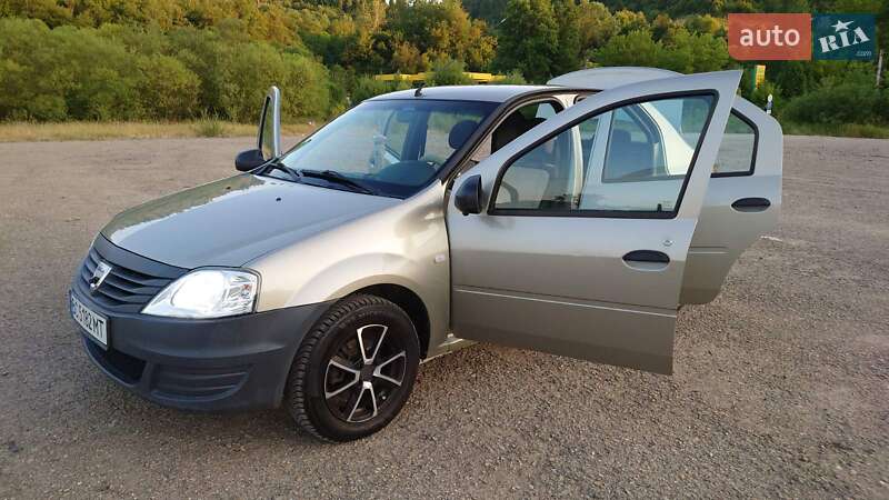 Седан Dacia Logan 2009 в Турке