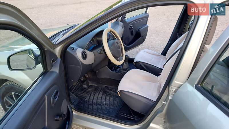 Седан Dacia Logan 2009 в Турке