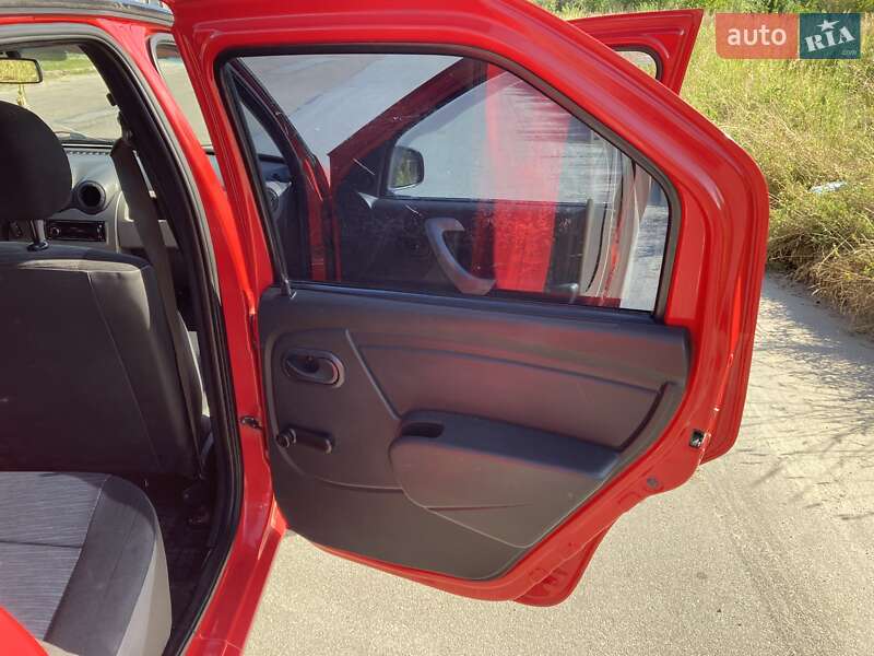 Седан Dacia Logan 2008 в Львове