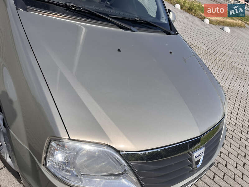 Седан Dacia Logan 2011 в Львове