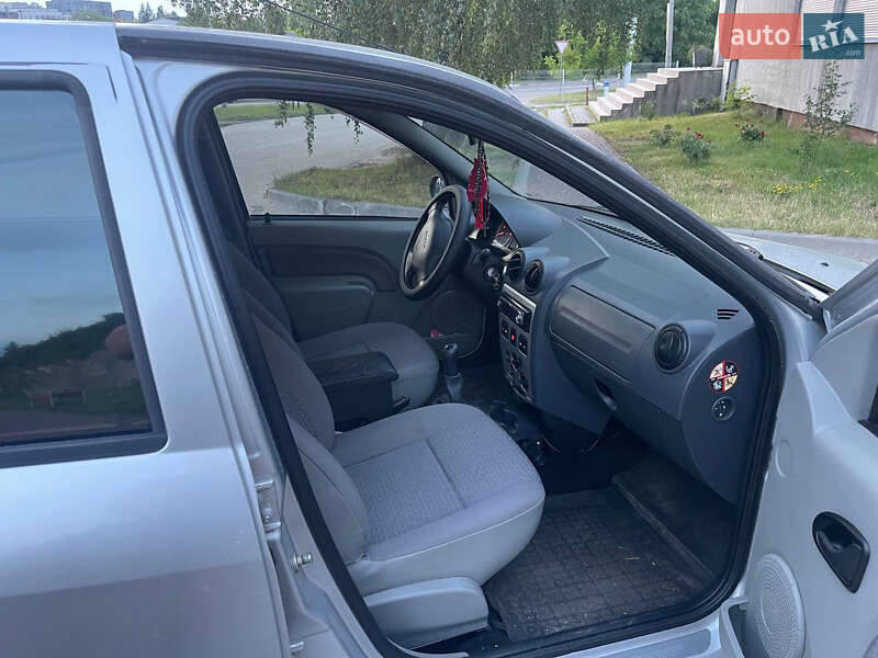 Седан Dacia Logan 2007 в Львове
