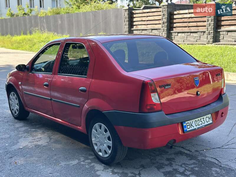 Седан Dacia Logan 2008 в Остроге