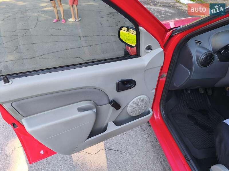Седан Dacia Logan 2008 в Остроге