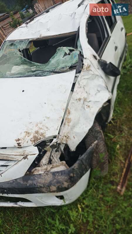 Седан Dacia Logan 2008 в Путиле