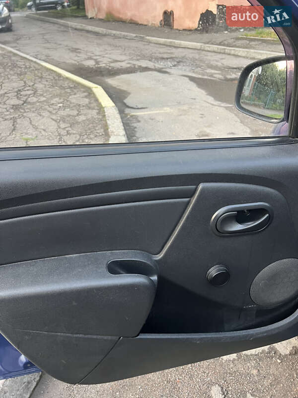 Седан Dacia Logan 2008 в Львові