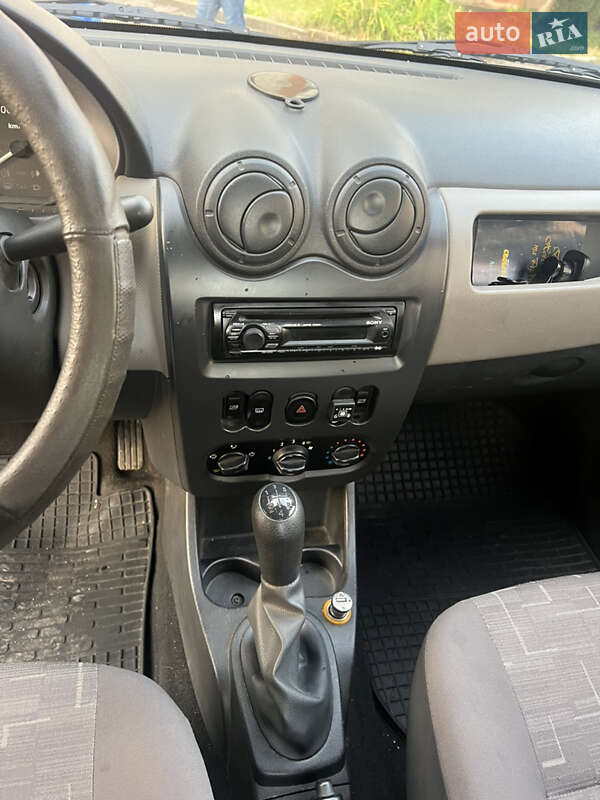 Седан Dacia Logan 2008 в Львові