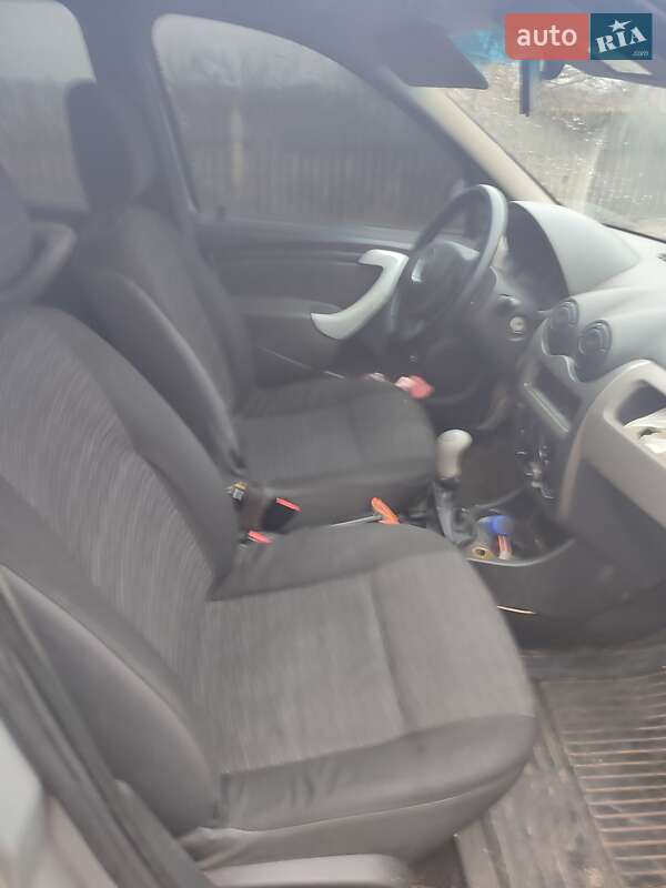 Седан Dacia Logan 2008 в Александровке