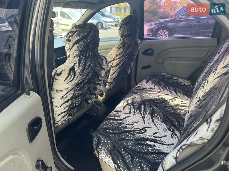 Седан Dacia Logan 2006 в Ужгороді