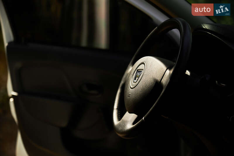 Седан Dacia Logan 2015 в Кропивницькому