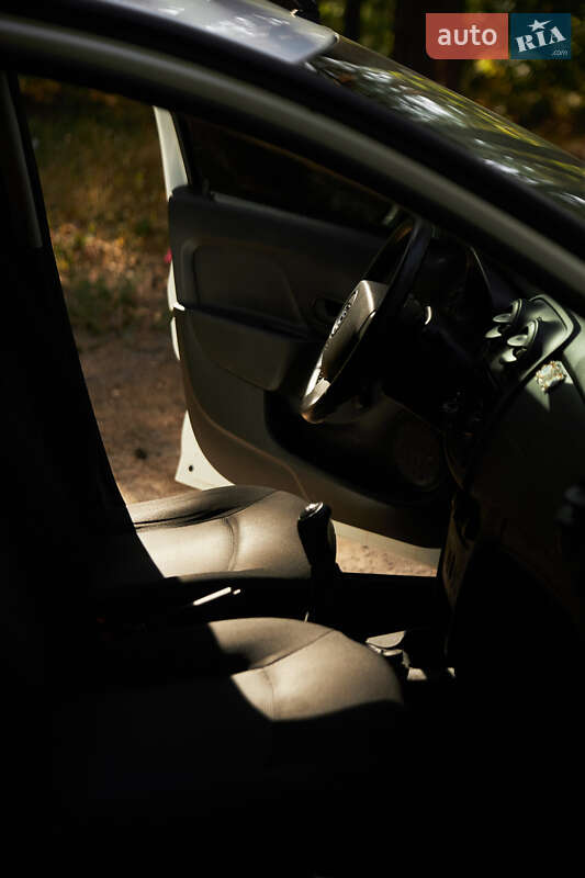 Седан Dacia Logan 2015 в Кропивницькому