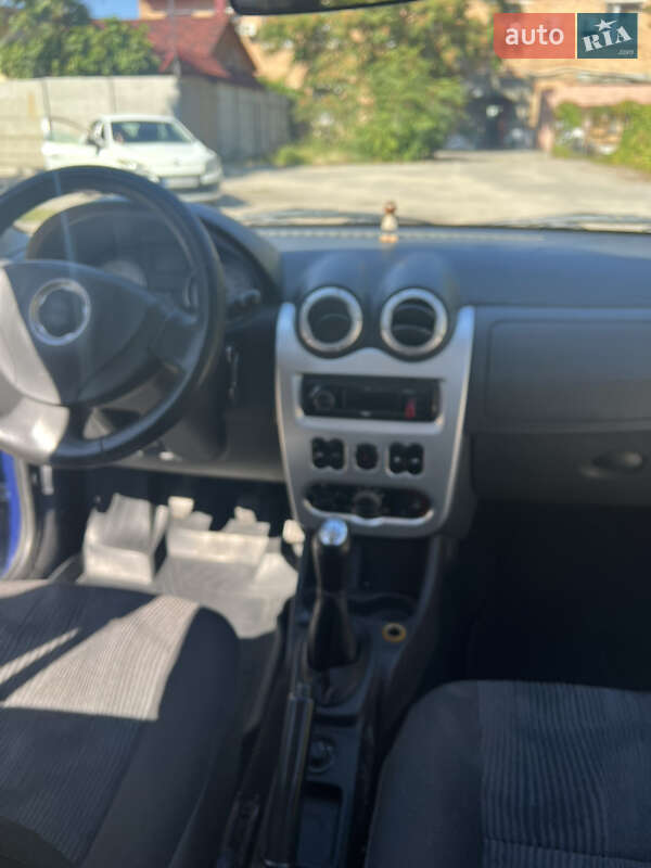 Седан Dacia Logan 2009 в Марганце