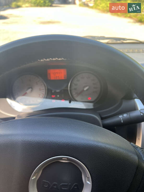 Седан Dacia Logan 2009 в Марганце