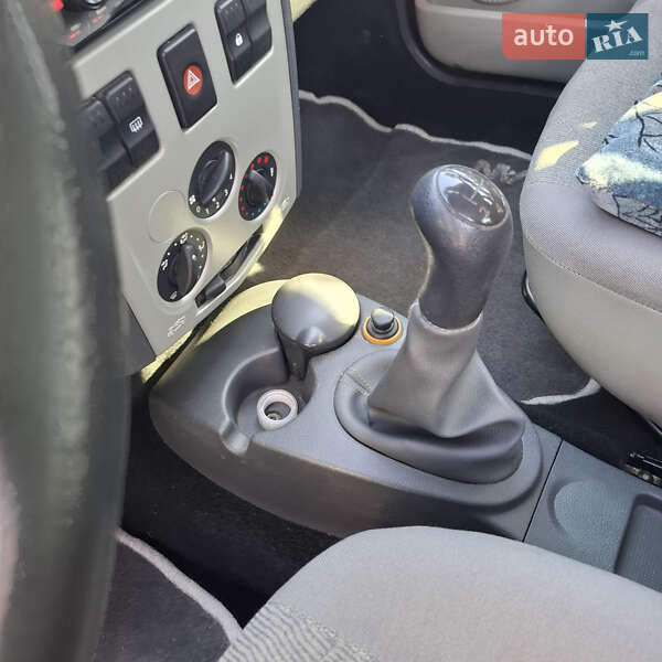 Седан Dacia Logan 2008 в Чернівцях