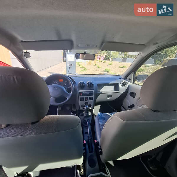 Седан Dacia Logan 2008 в Чернівцях