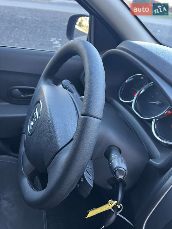Седан Dacia Logan 2014 в Ужгороде